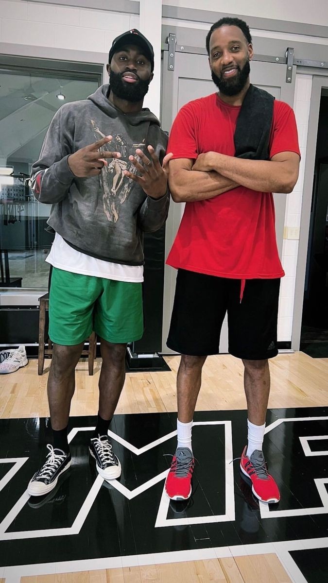 开云官方平台-杰伦·布朗：麦迪是我的儿时偶像和导师 休赛期经常和他待在一起