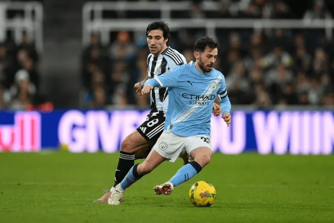 B席：不知该说什么，不想说太多，这些判罚反正懂得都懂吧